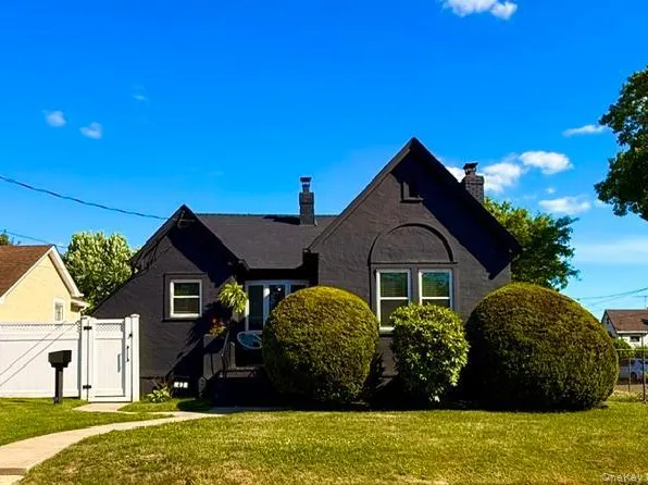43 Elinor Place, Freeport, NY 11520