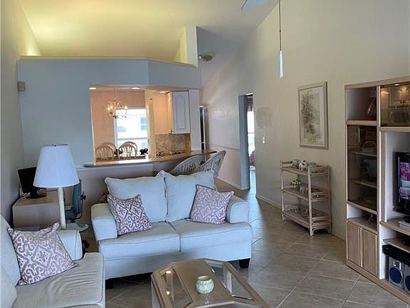 4th image of 810 Gulf Pavilion Dr #202