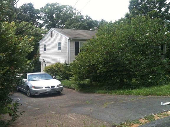 3rd image of 3050 Glenmont Dr