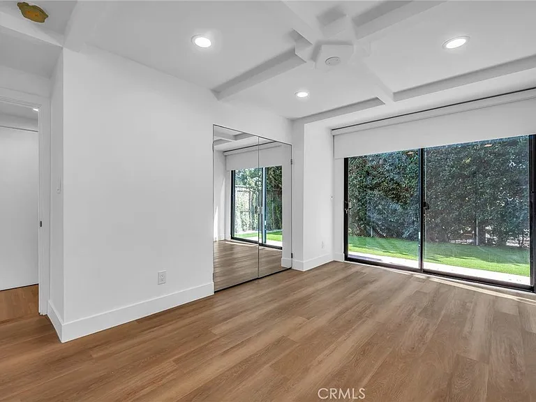 1531 Wellesley Ave — Photo 8