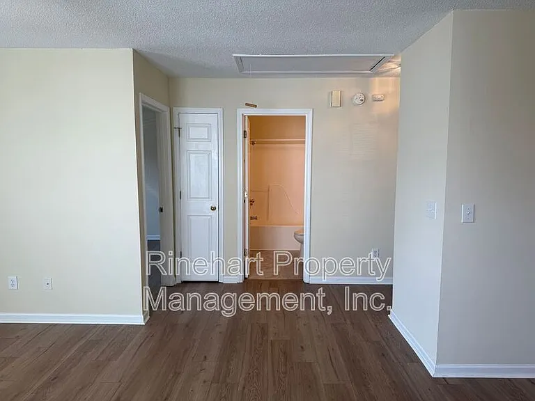 1033 Park Meadow Dr — Photo 4