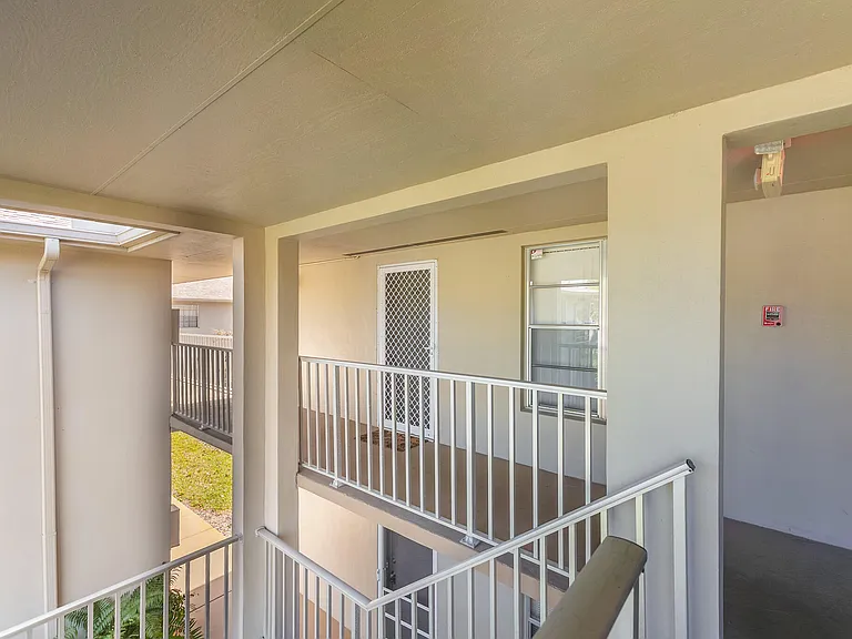 33 Lake Vista Trl #202 — Photo 4
