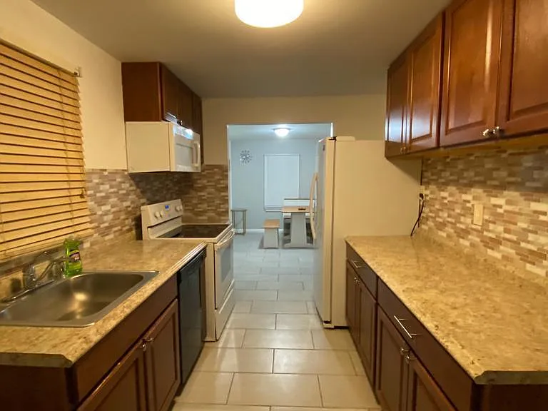 328 Jersey Ave — Photo 9