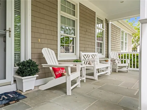 11 Newbury Dr, Westerly, RI 02891