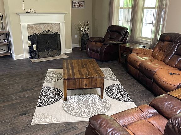 4th image of 1113 Bear Creek Dr