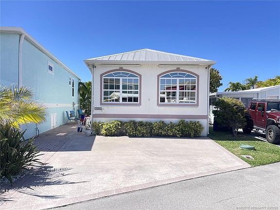 2nd image of 1352 Nettles Blvd
