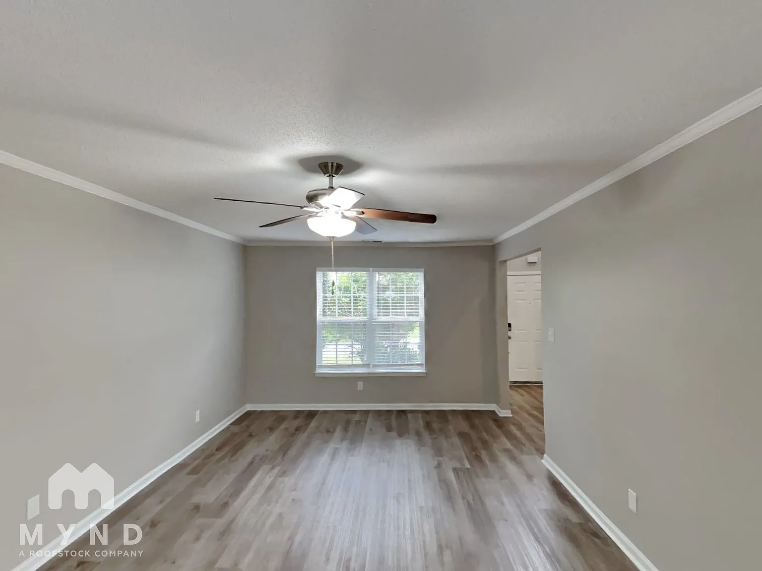 3 bed, 3.0 bath, 1550 sqft, $1,999 — Photo 4