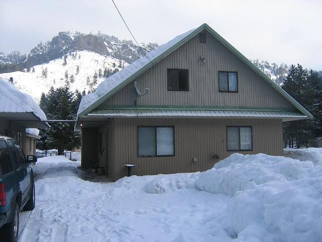1st image of 221 Pine Ln