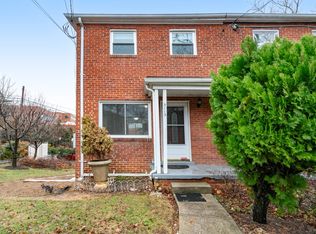 3113 S Fox St, Arlington, VA 22202