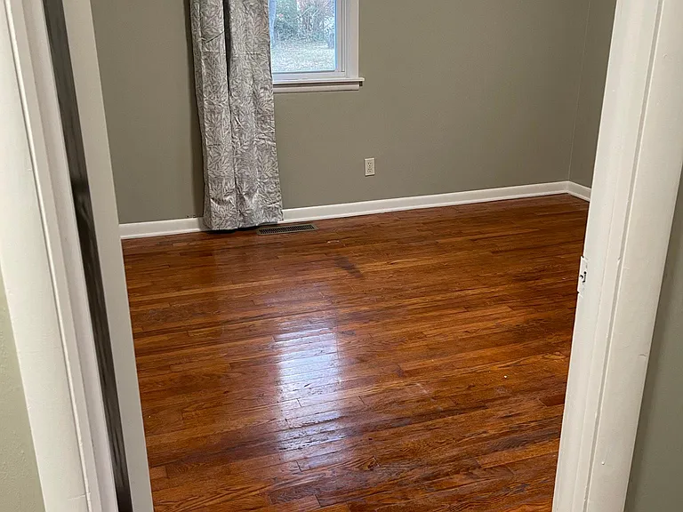 219 S 13th Pl — Photo 6