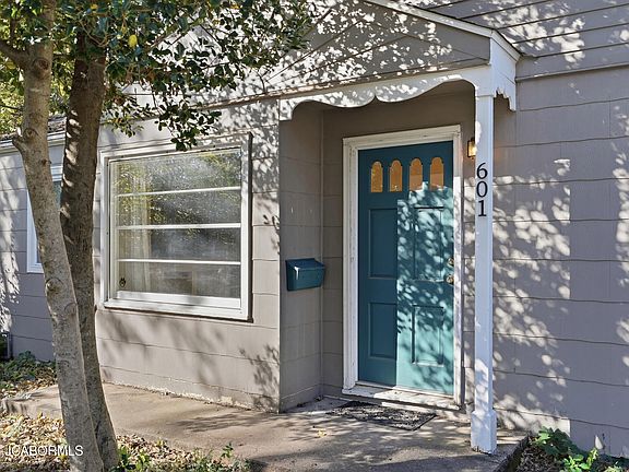 2nd image of 601 Paris Ct