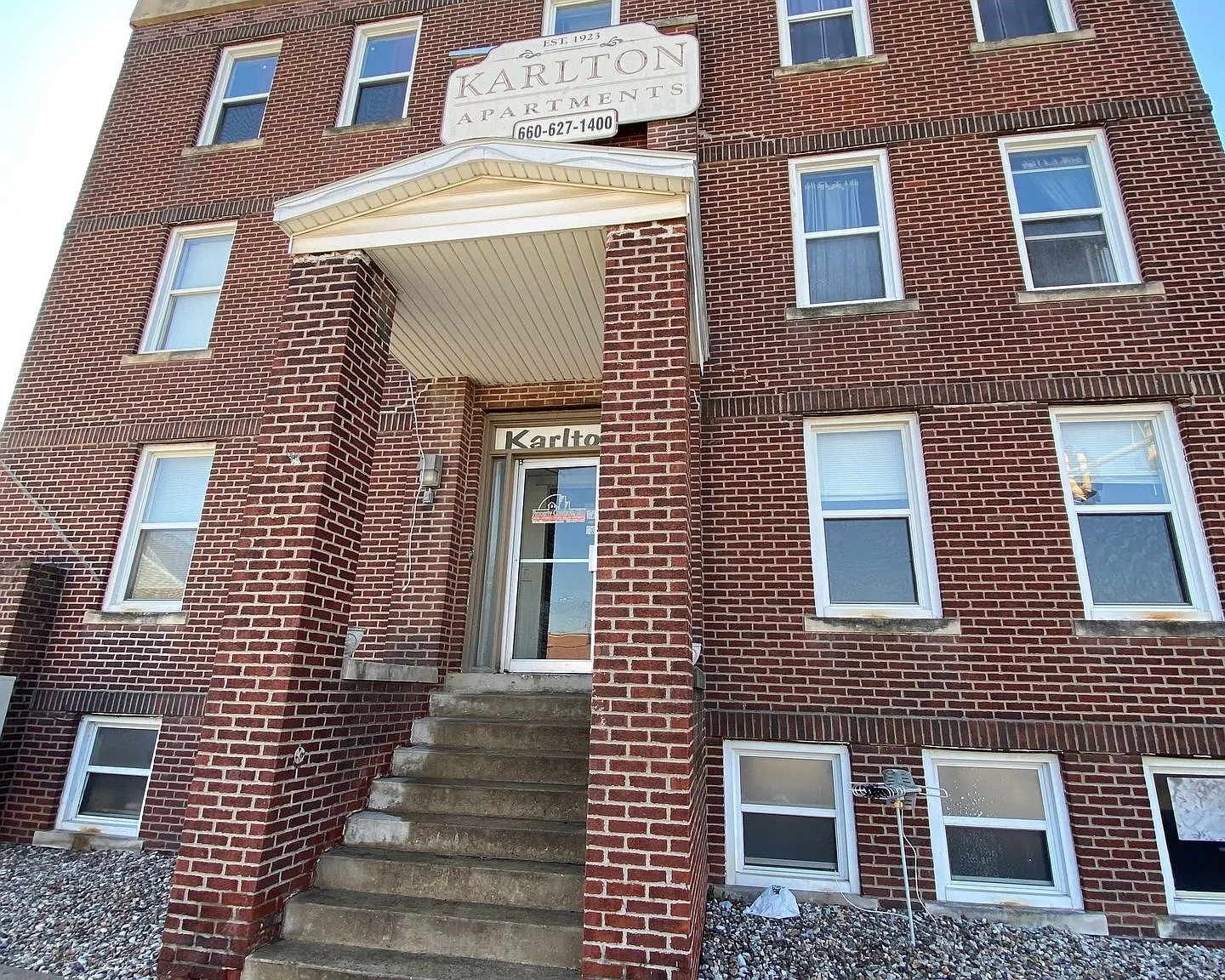 Karlton Apartments — Photo 1