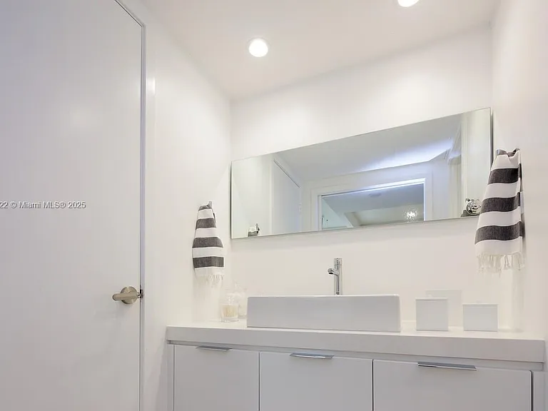 2301 Collins Ave #428 — Photo 6