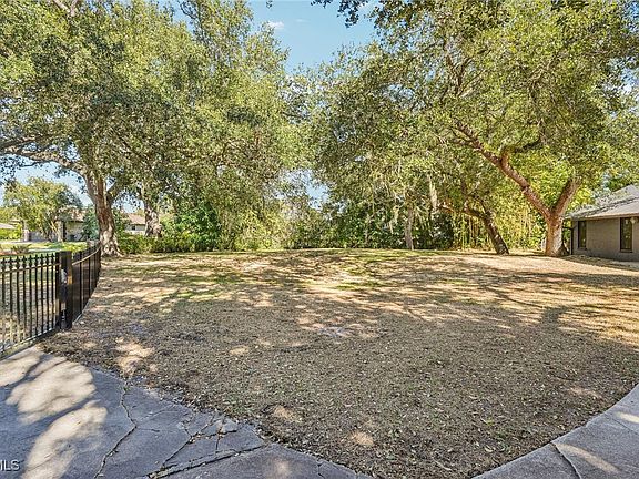 4th image of 7280 Pelas Cir