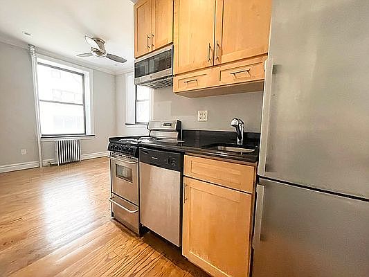 5th image of 247 E 35th St #21
