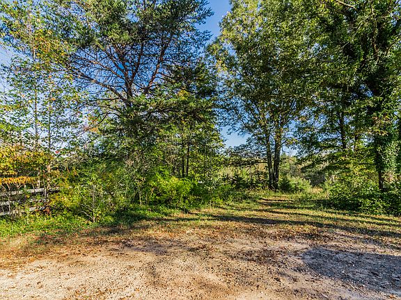 5th image of 4077 Hidden Acres Dr