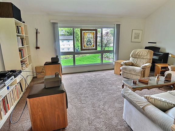 3rd image of 2828 Barlow St