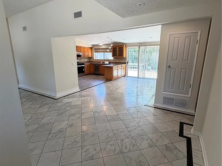 22346 Hartland St — Photo 3