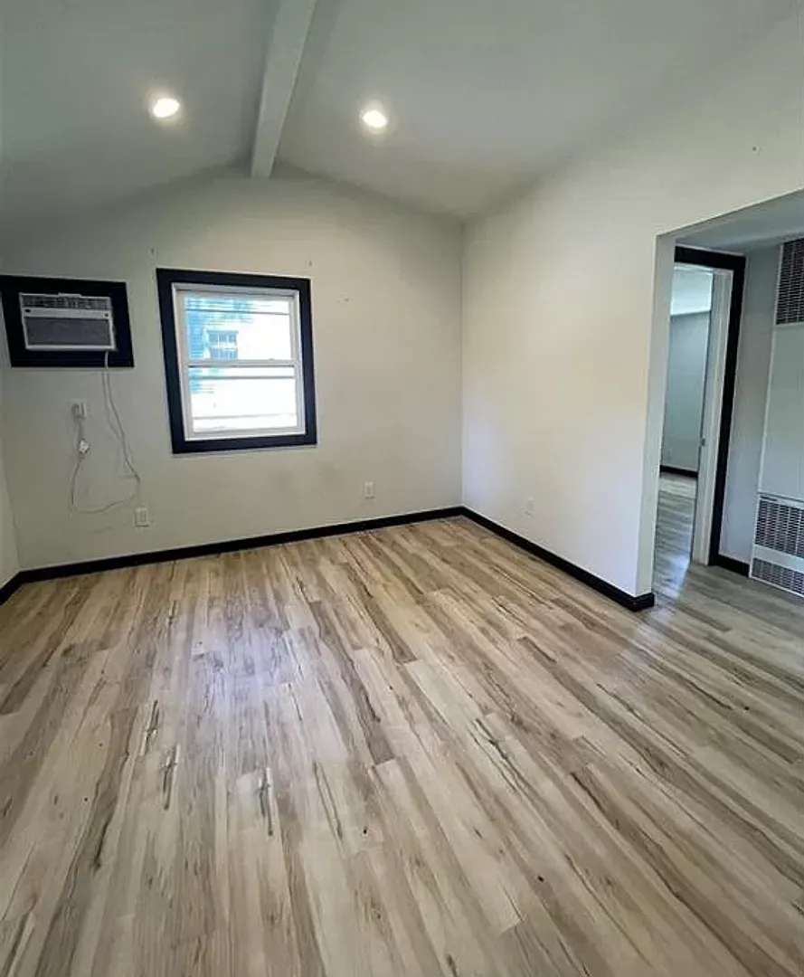 830 Harrison Street — Photo 4