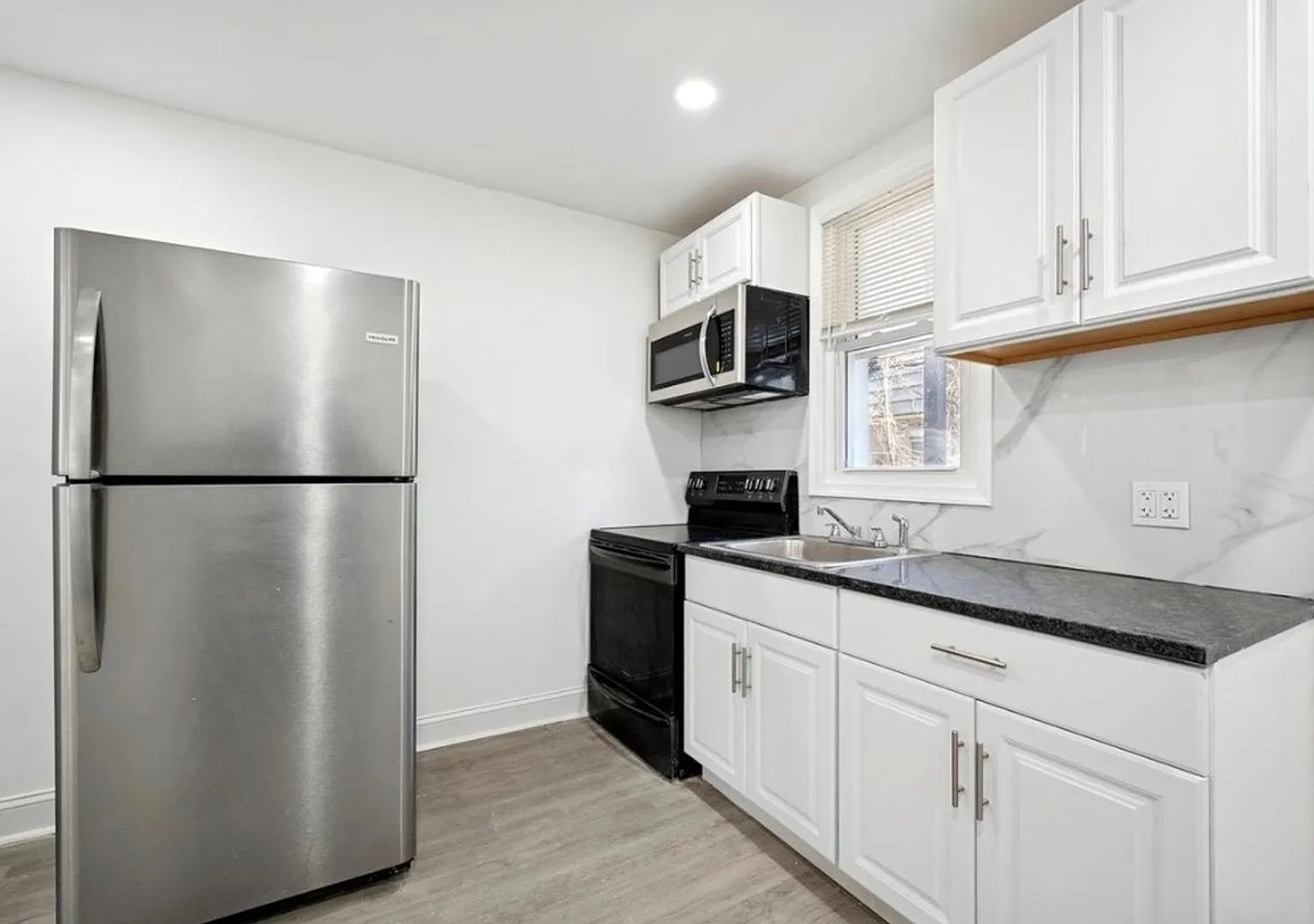 558 Herman Street — Photo 3