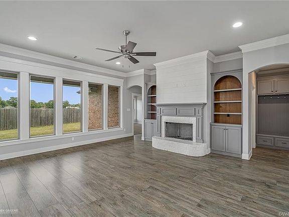 3rd image of 215 Roanoke Cir
