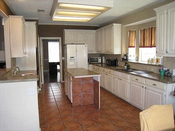 4th image of 1119 Lakewood Dr