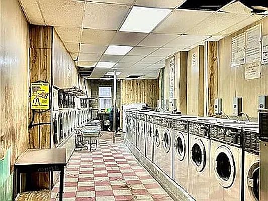 2nd image of 196 Jamaica Ave