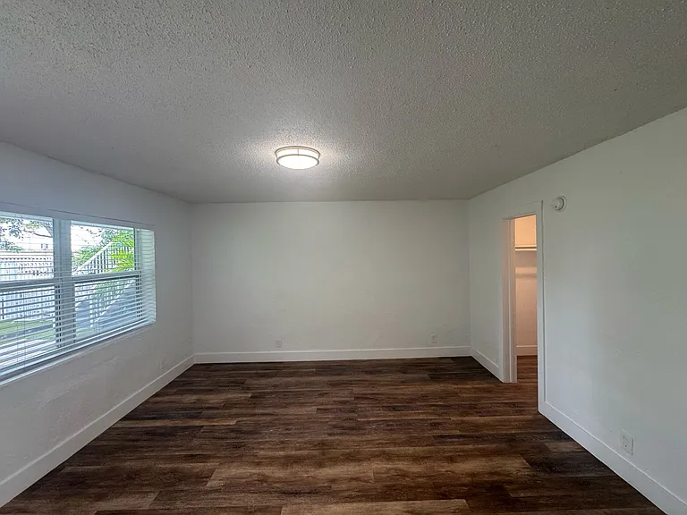 1821 Thomas St #2 — Photo 3