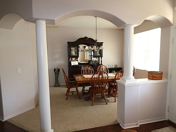 Formal dinning room