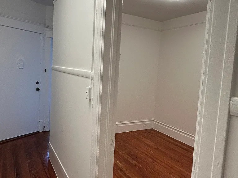 675 Clementina St — Photo 12