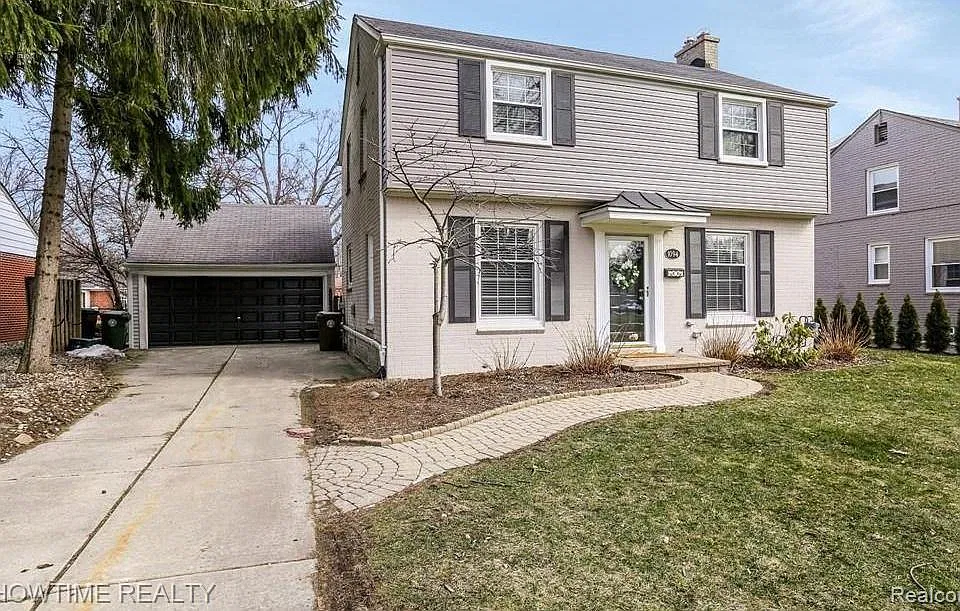 1094 Roslyn Rd