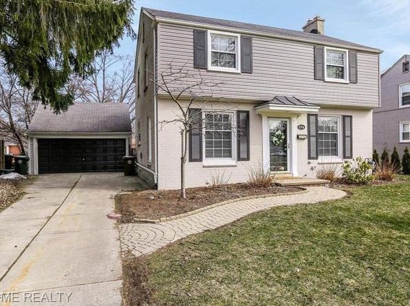 1094 Roslyn Rd