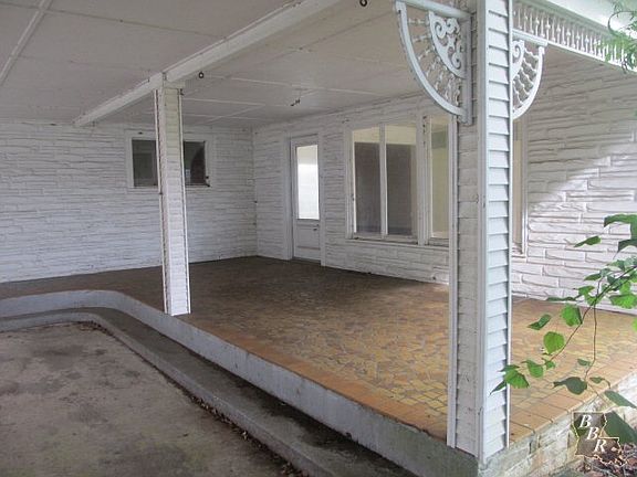 2nd image of 108 N Leon St