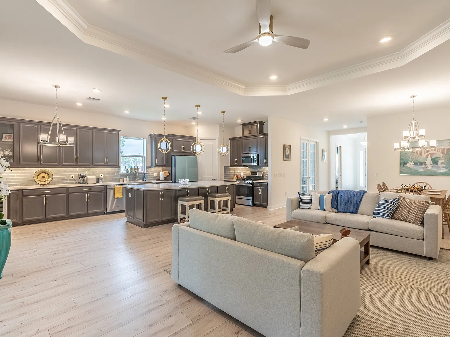 3 bed, 3000 sqft, $5,000 — Photo 2