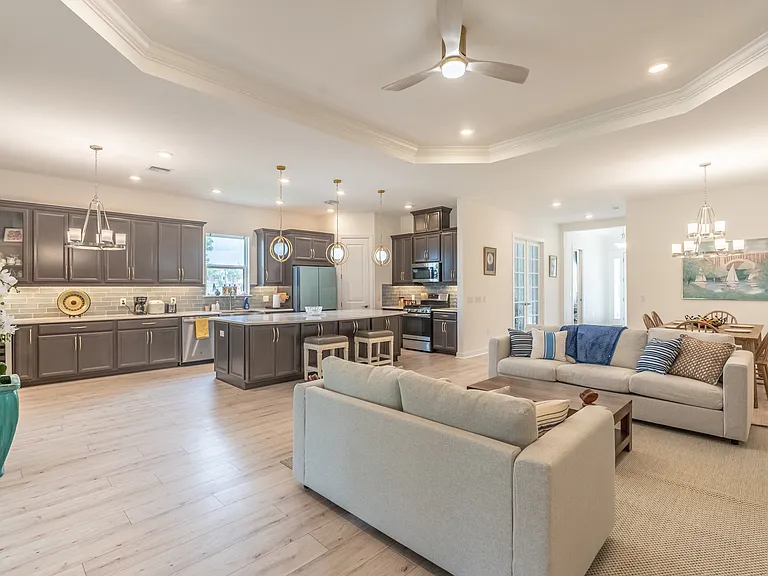 15347 Turin Dr — Photo 2