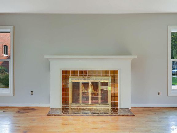 5th image of 129 E 34th St