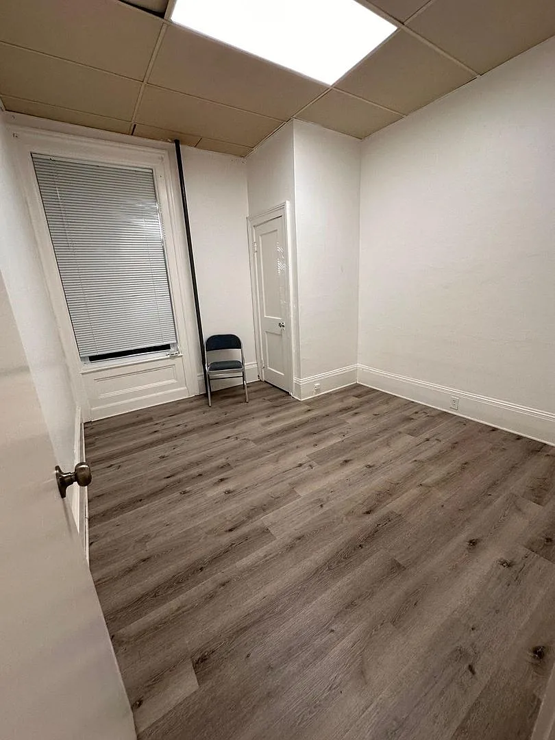 1403 Main Street — Photo 2