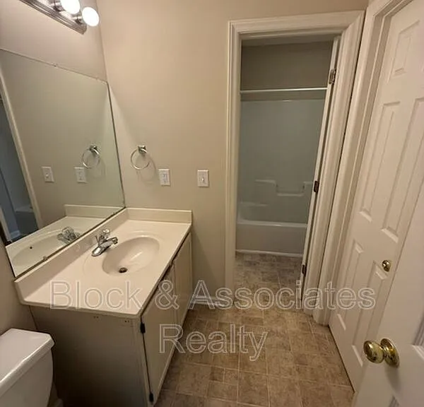 1818 Saddlewood Ct #B — Photo 7