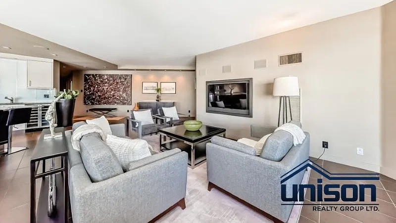 3 bed, 2400 sqft, $5,800 — Photo 2