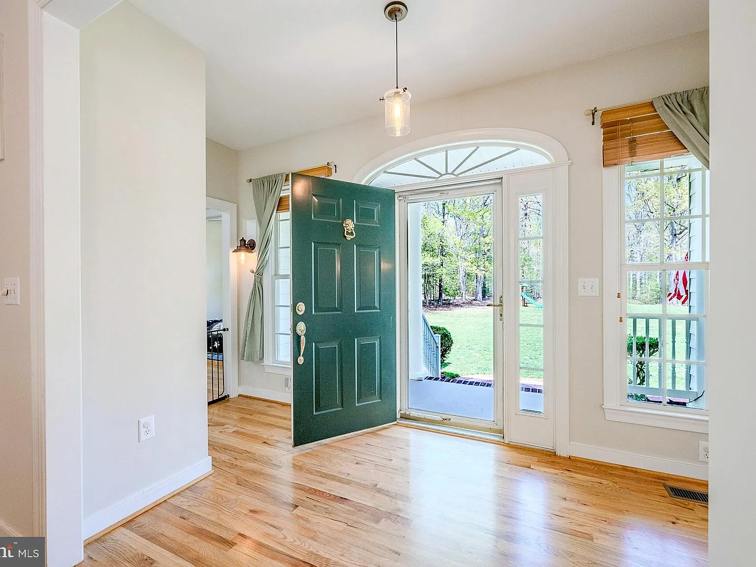 5 bed, 3146 sqft, $4,000 — Photo 3