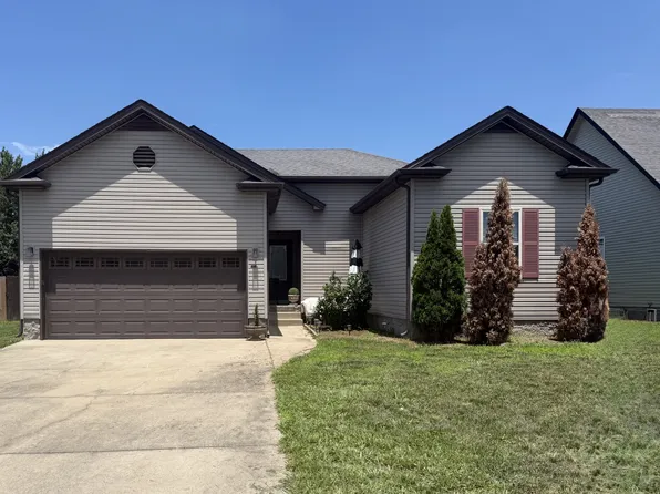 685 Fox Hound Dr, Clarksville, TN 37040