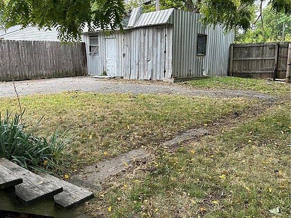 4th image of 2622 Cleveland Ave