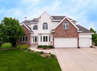 2860 Country Dr, Sun Prairie, WI 53590
