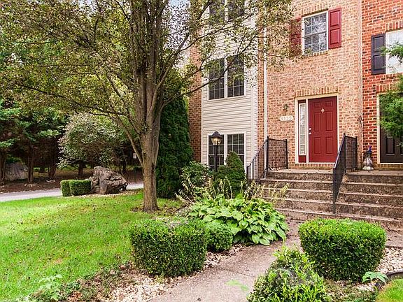 3rd image of 1115 Lindsay Ln