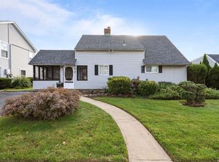 31 Coppersmith Rd, Levittown, NY 11756