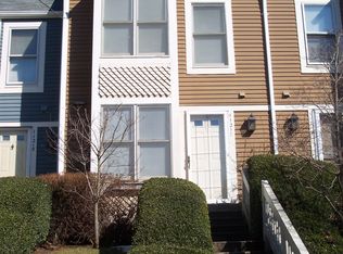 11217 Silentwood Ln, Reston, VA 20191