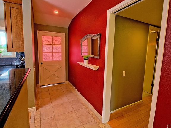 5th image of 734 Rainbow Dr