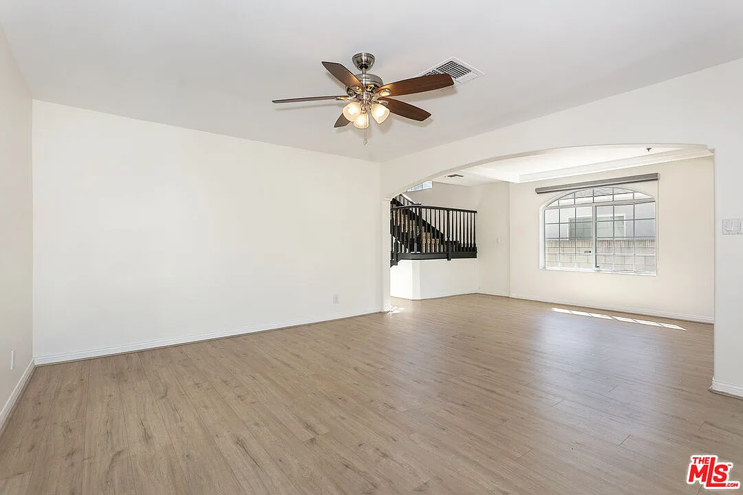 5 bed, 4.0 bath, 2962 sqft, $10,000 — Photo 2