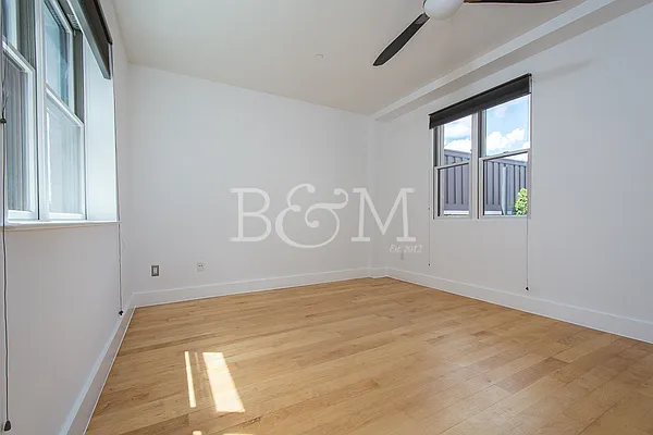 Sold by Brick&Mortar | media 7