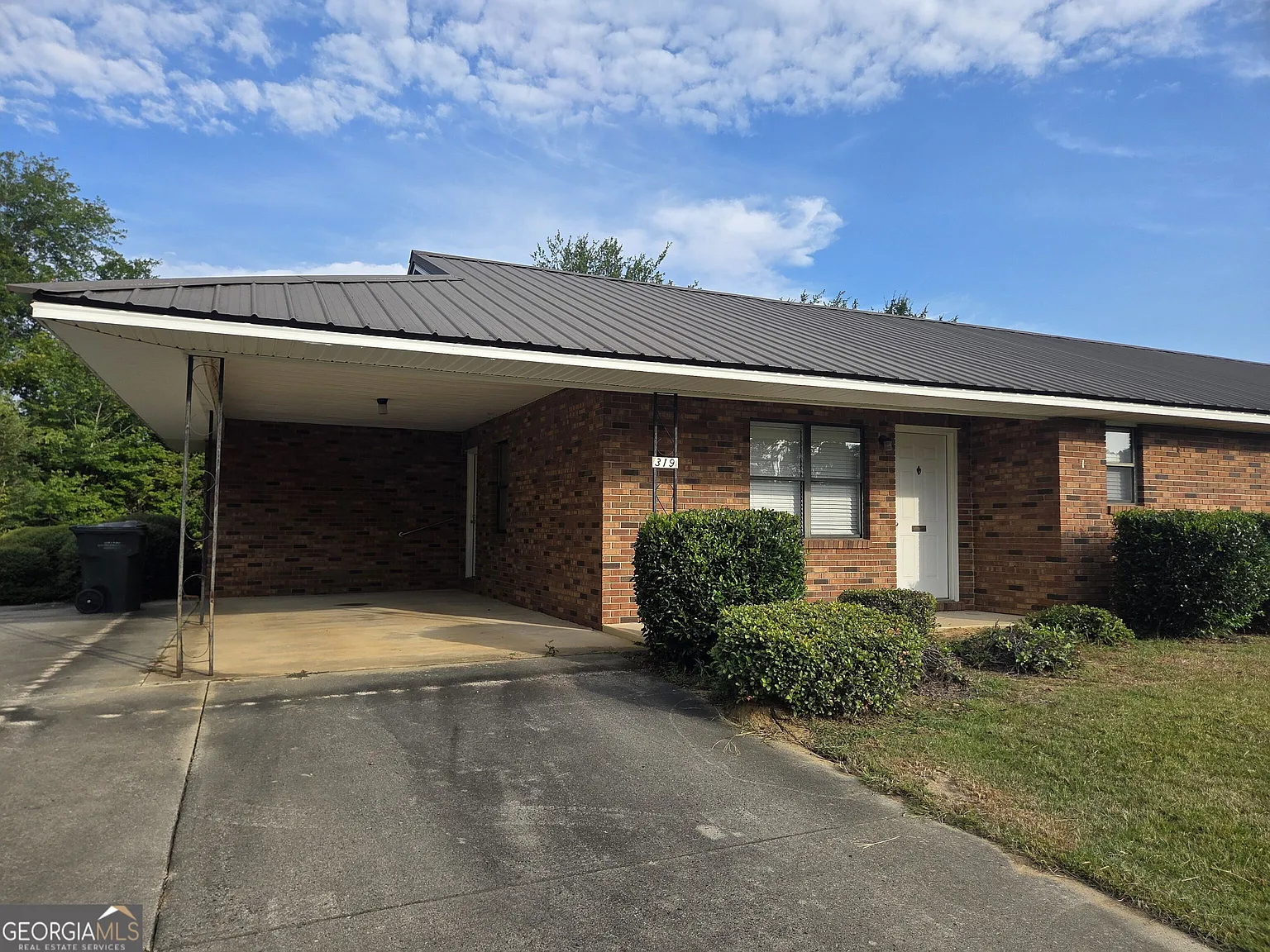 2 bed, 2.0 bath, 1500 sqft, $970 — Photo 2